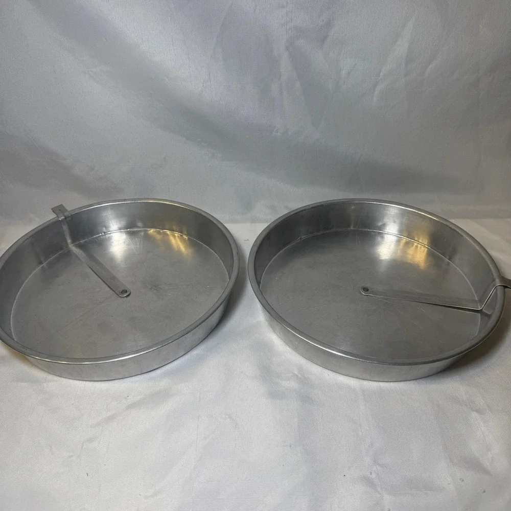 Vintage Set of 2 Aluminum Round Cake Pans with Easy Release Cutter Arm Silver